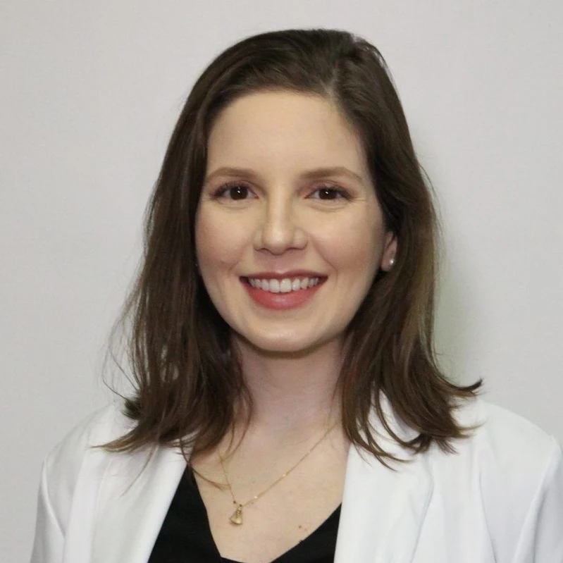 Dra. Camila Caetano, cardiopediatra com especialização em eco fetal